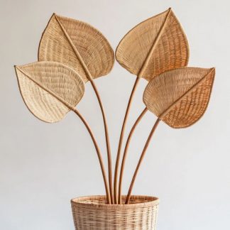 And leaf decorations are used for interior decoration of the living room dining table